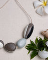 PEBBLE CURVE NECKLACE
