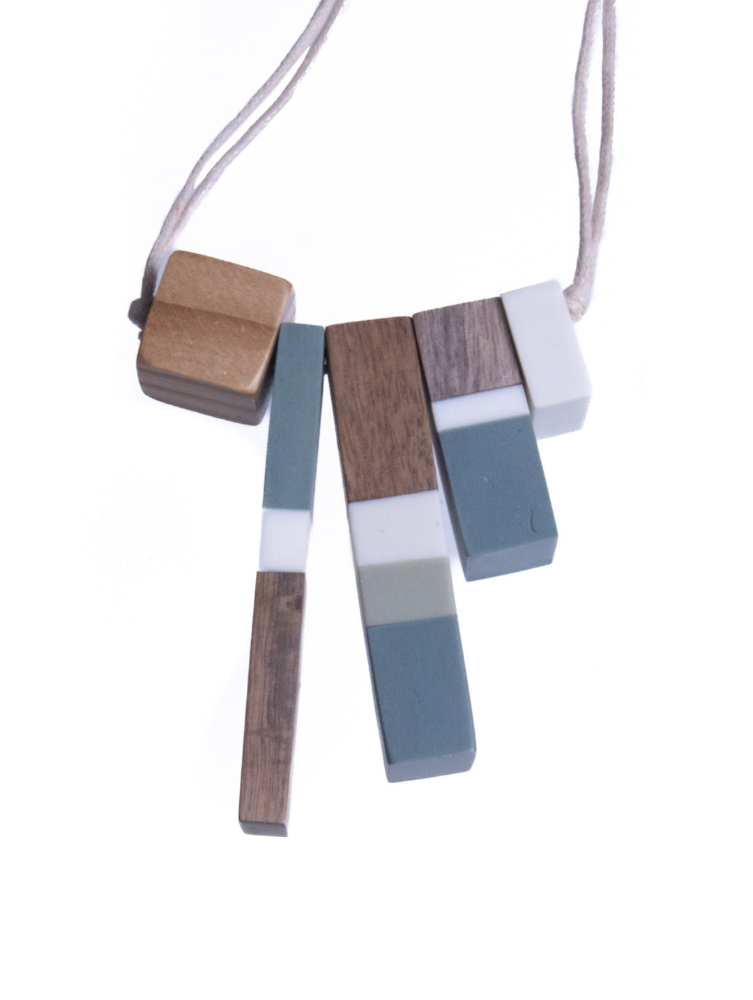 TILT WOOD BLOCK NECKLACE