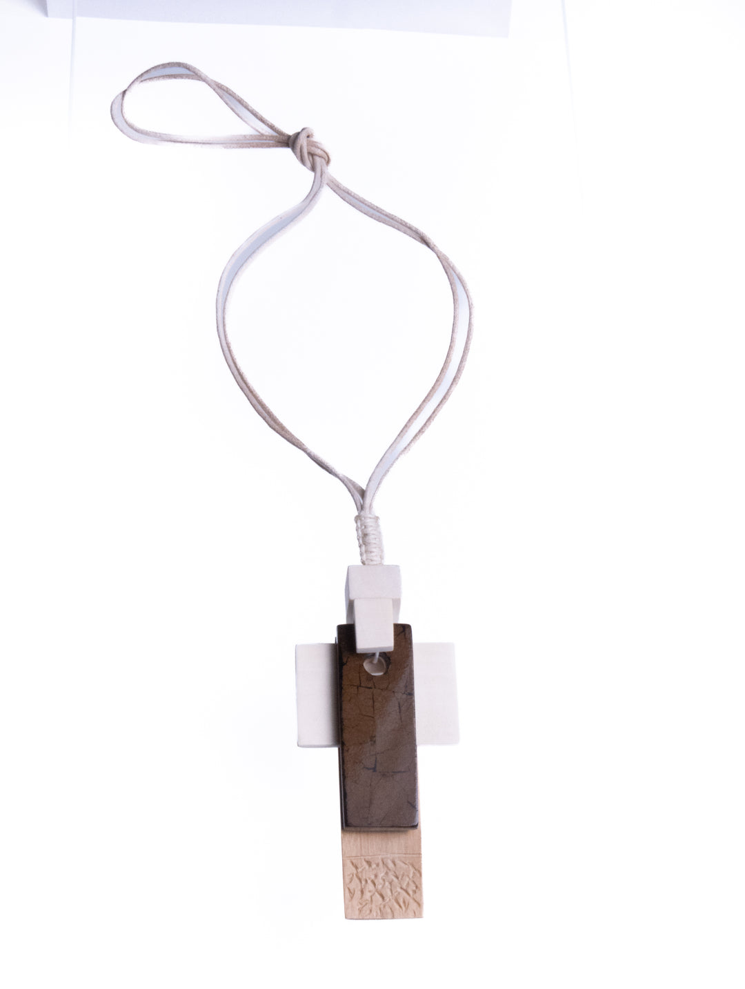 STILL FORM NECKLACE