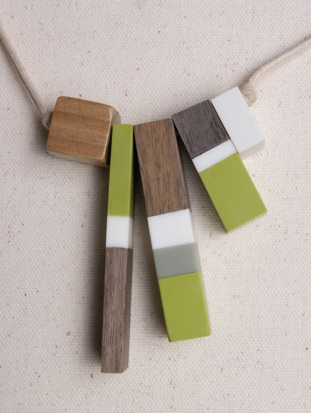 TILT WOOD BLOCK NECKLACE
