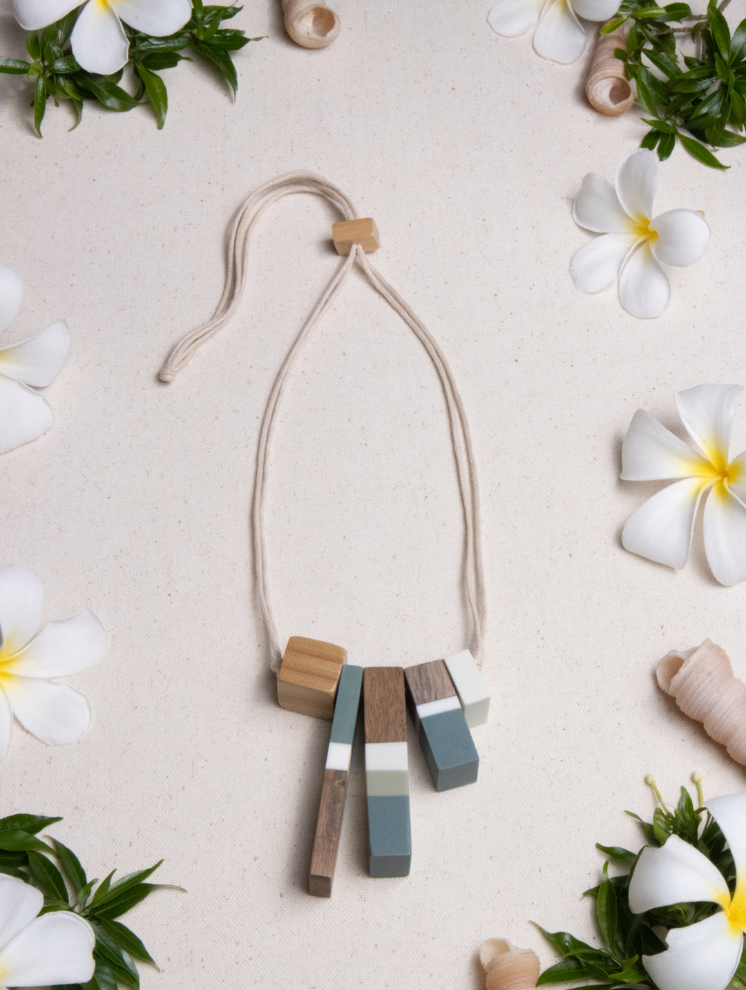 TILT WOOD BLOCK NECKLACE