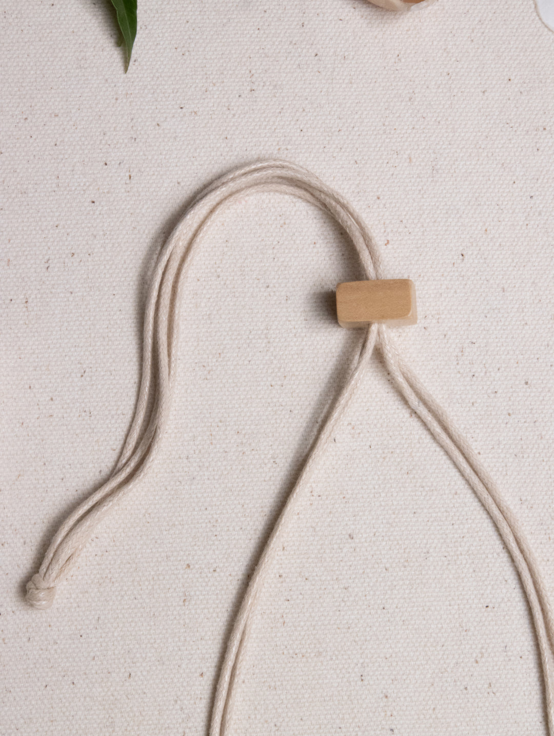 TILT WOOD BLOCK NECKLACE