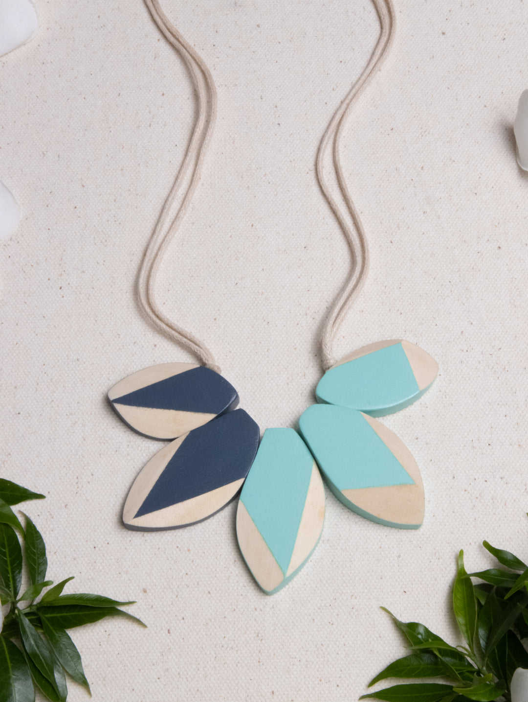SAND LEAF NECKLACE