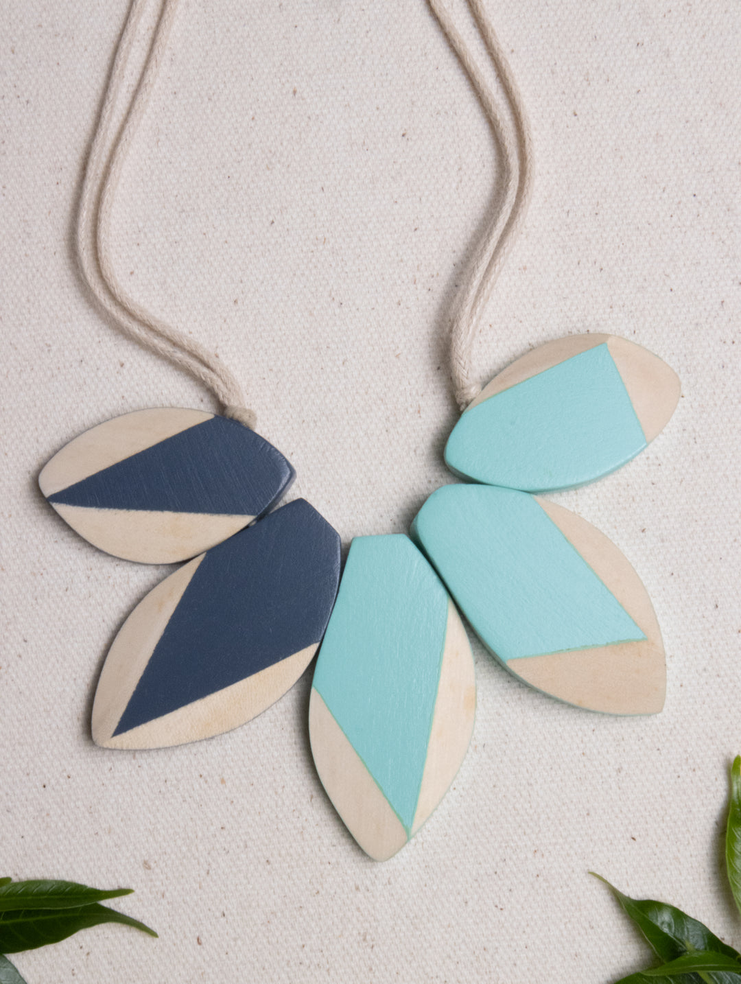 SAND LEAF NECKLACE