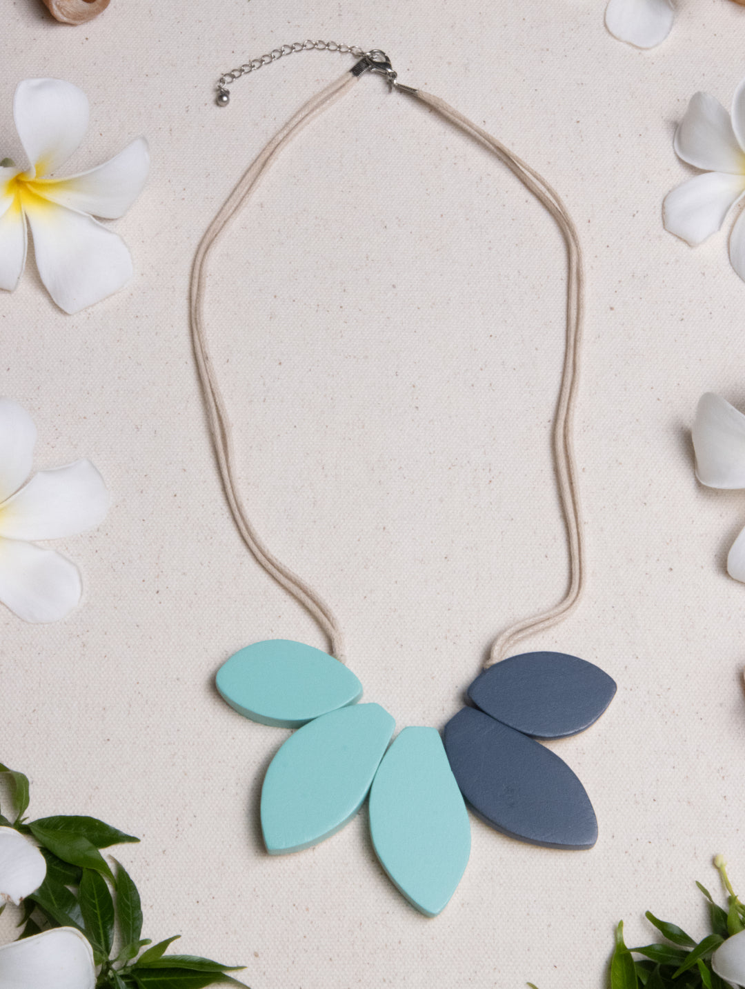 SAND LEAF NECKLACE