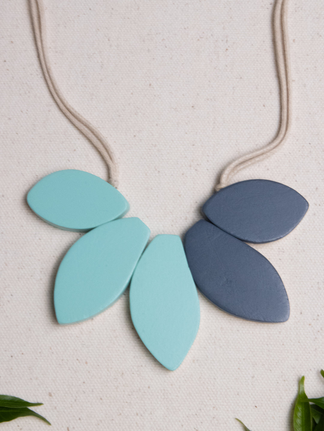 SAND LEAF NECKLACE