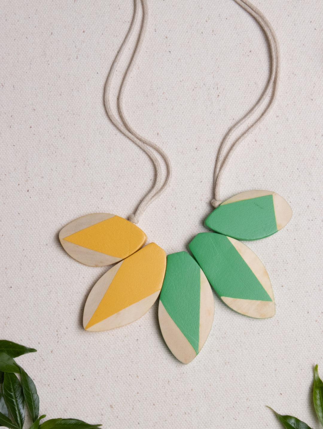 SAND LEAF NECKLACE