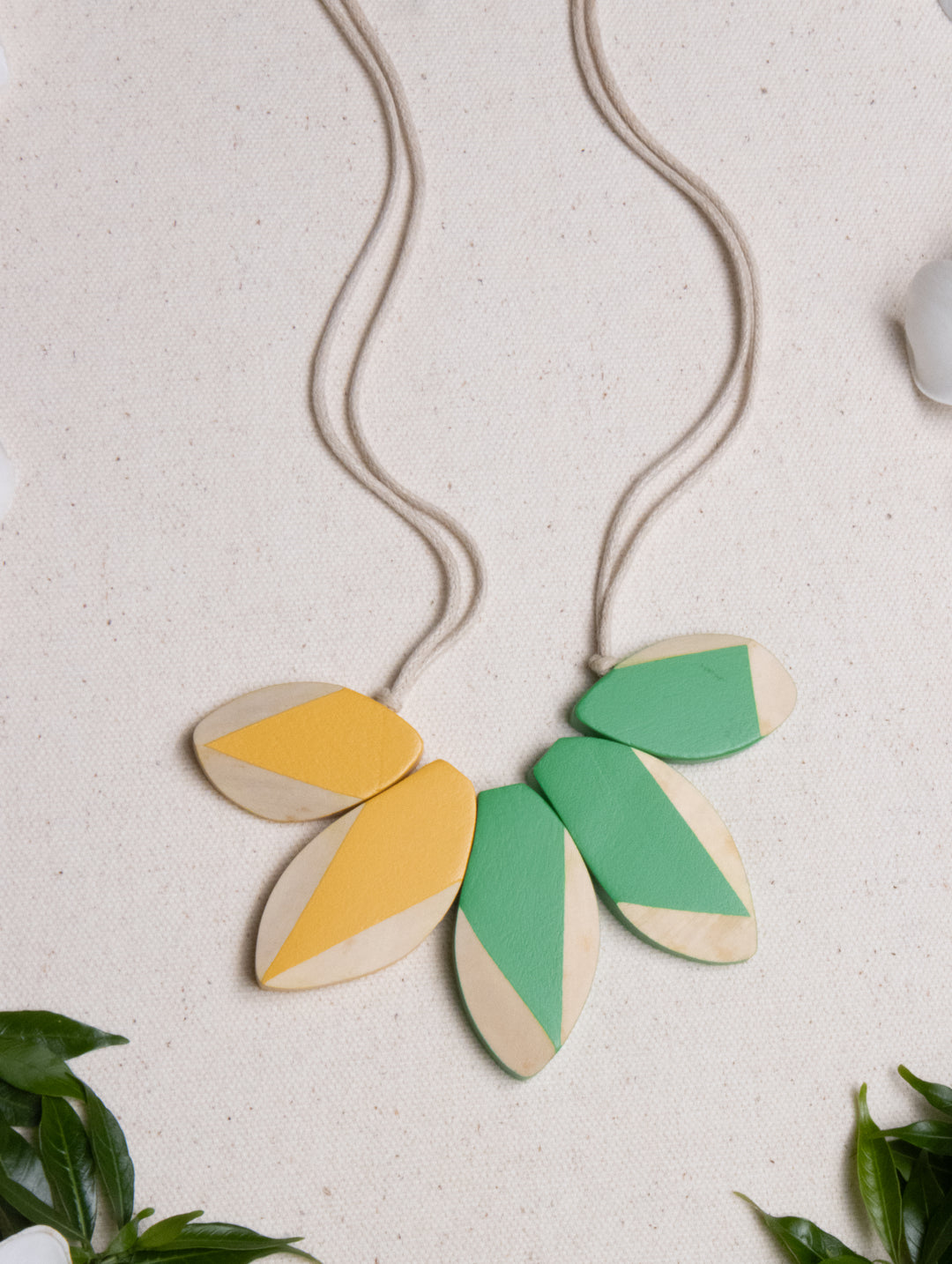 SAND LEAF NECKLACE