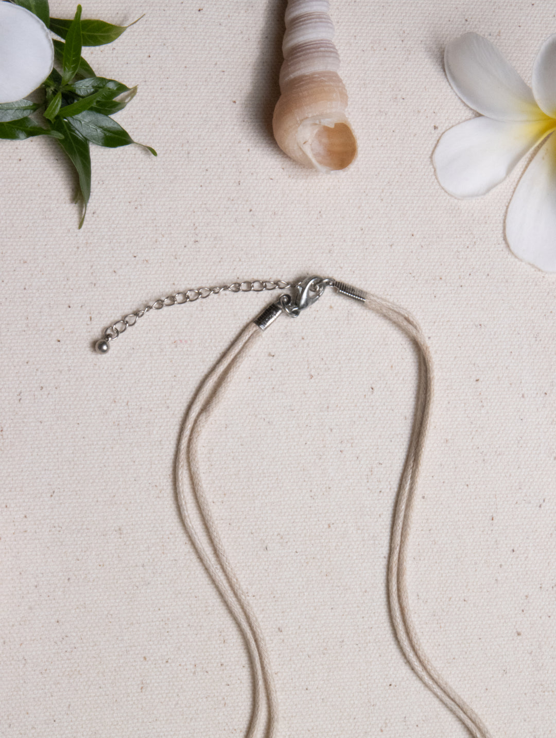 SAND LEAF NECKLACE