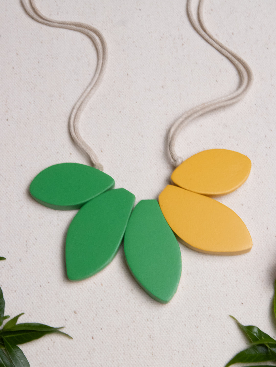 SAND LEAF NECKLACE