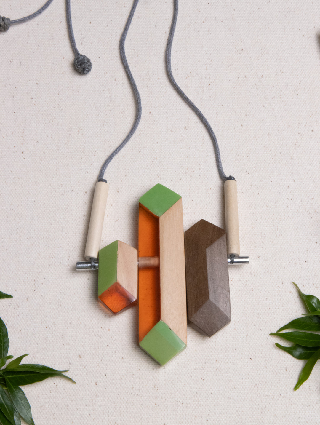 CRYSTAL CUT NECKLACE