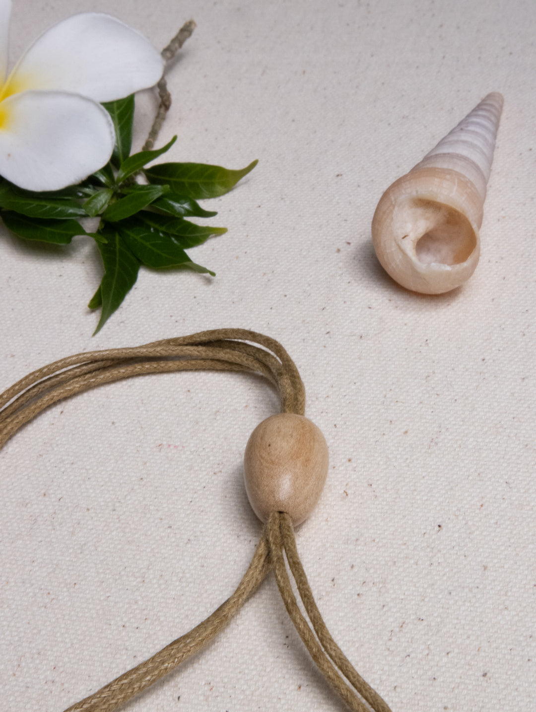 DROPLET STRAND NECKLACE