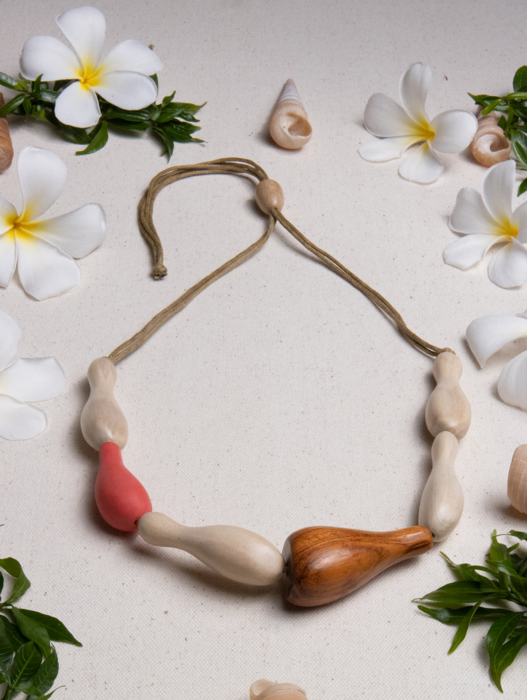 DROPLET STRAND NECKLACE