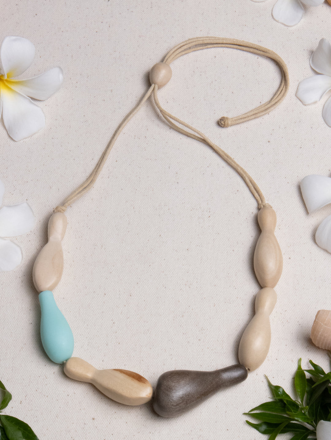 DROPLET STRAND NECKLACE