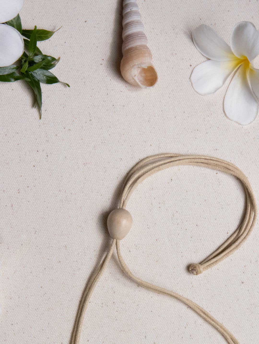 DROPLET STRAND NECKLACE