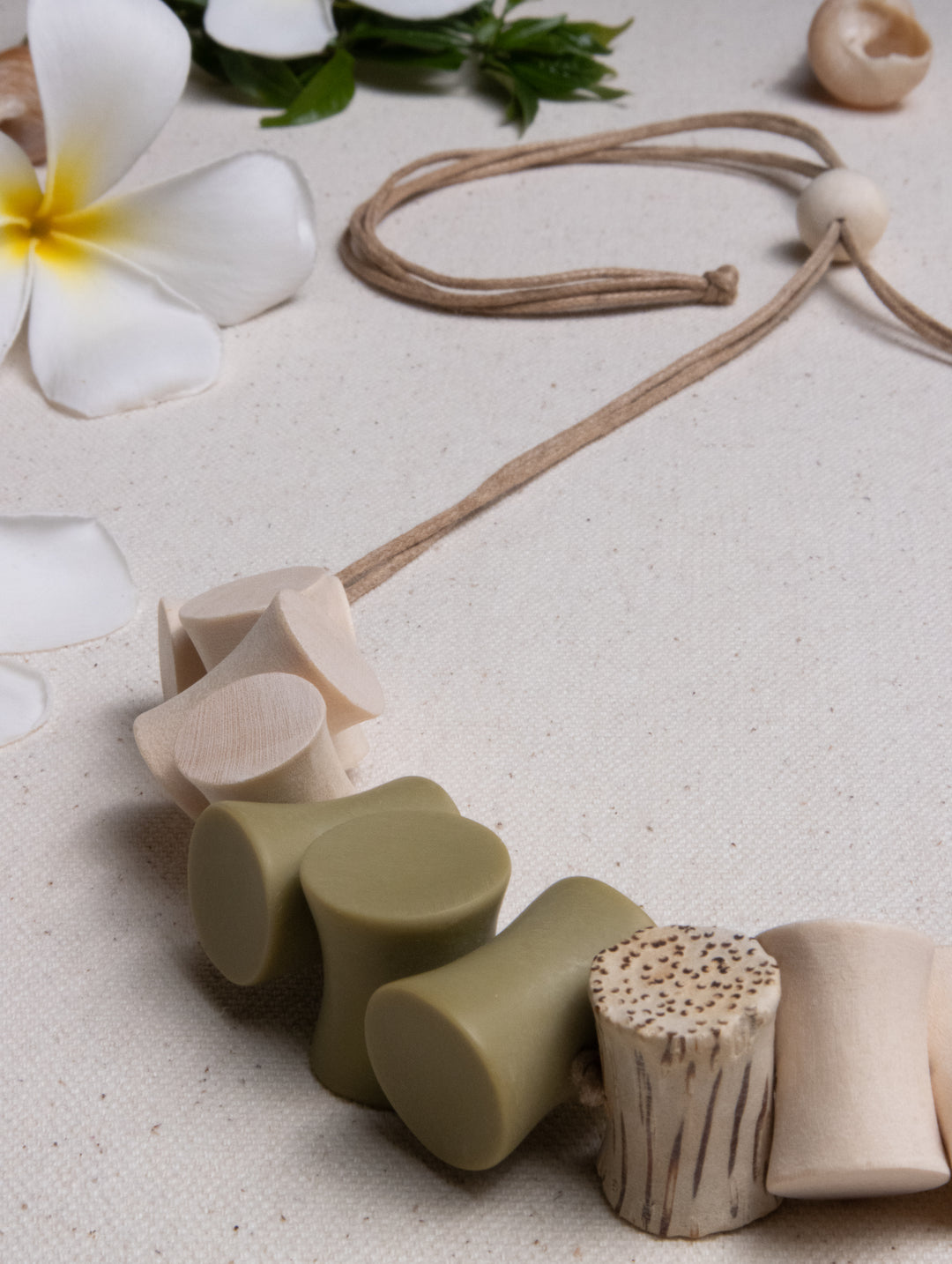 BALANCE BEAD NECKLACE