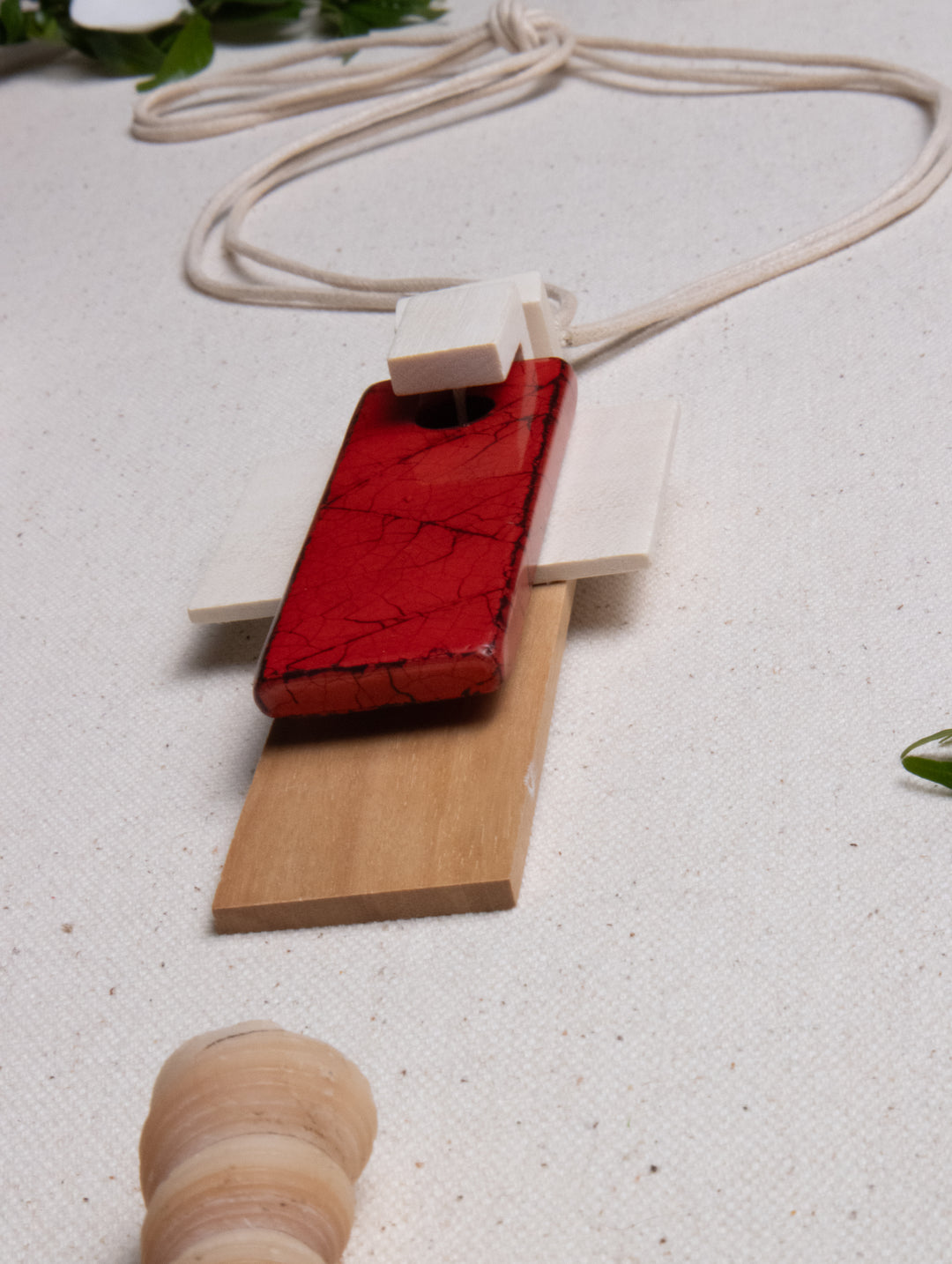 STILL FORM NECKLACE