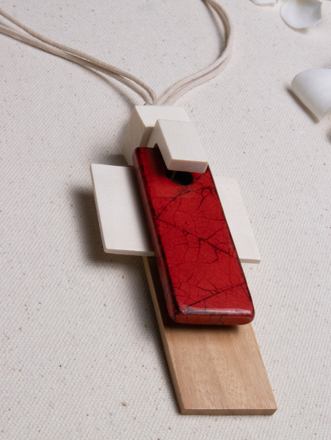 STILL FORM NECKLACE