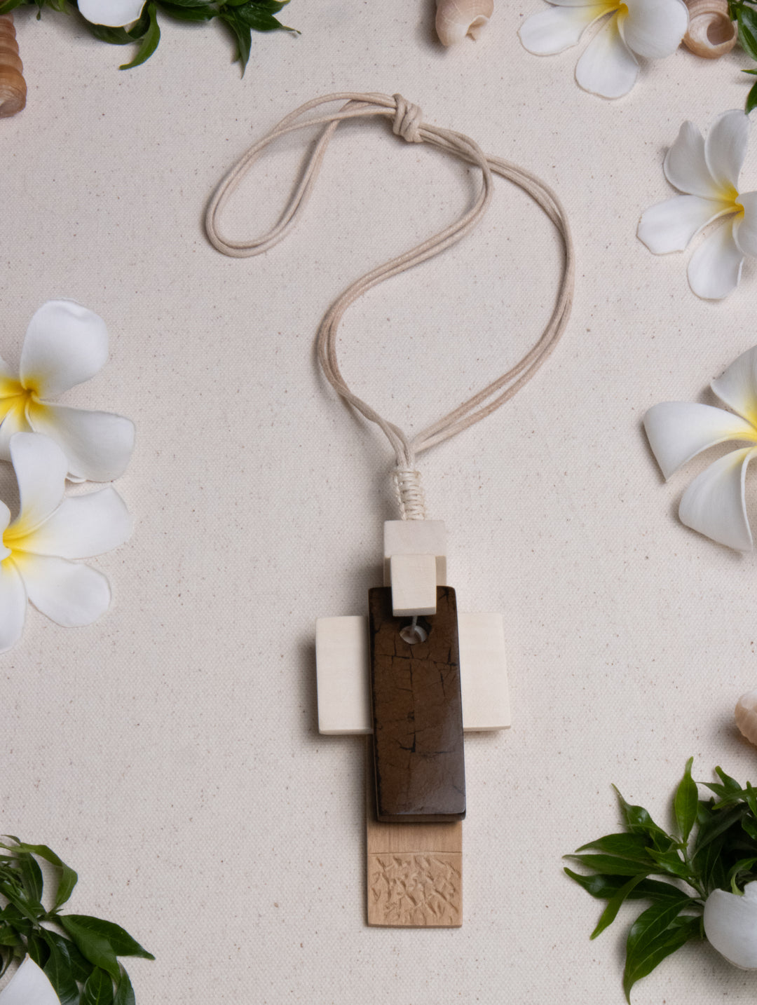STILL FORM NECKLACE