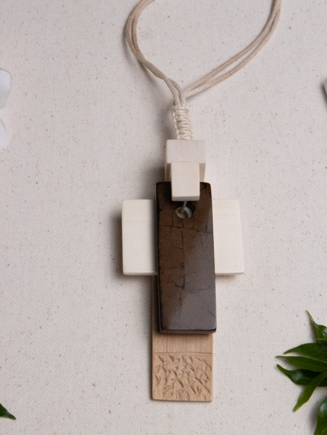 STILL FORM NECKLACE
