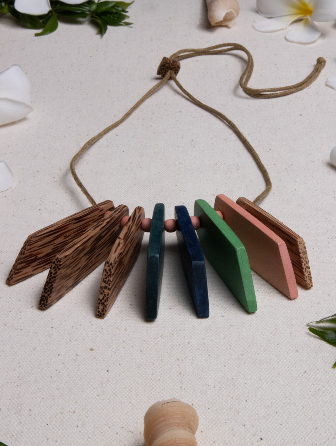 FLOAT BAR NECKLACE