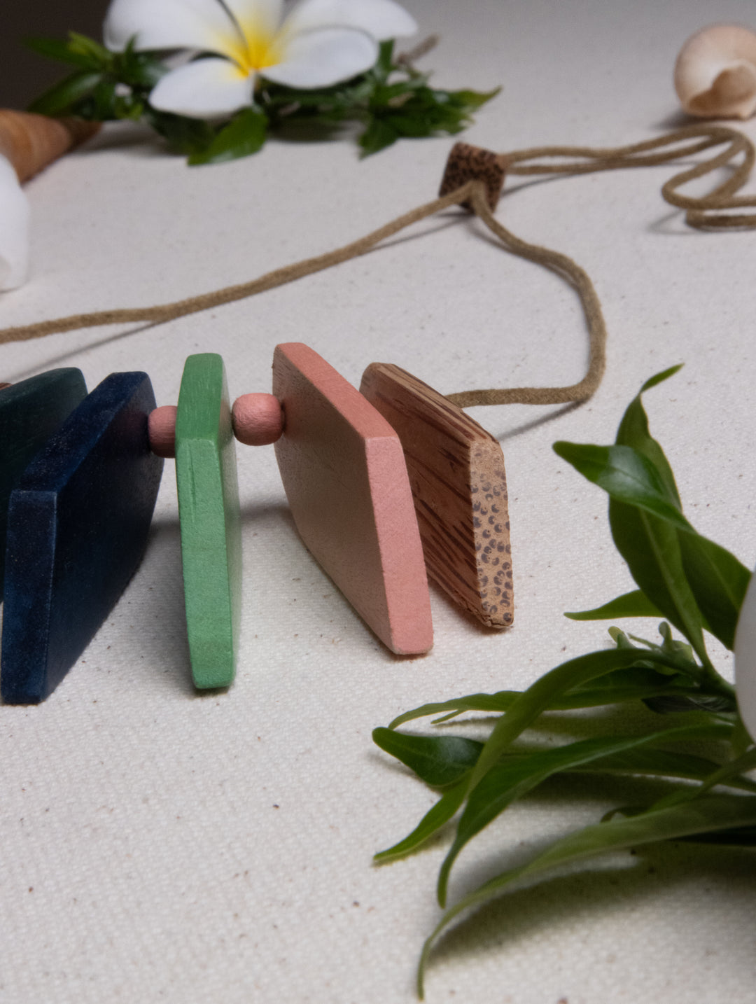 FLOAT BAR NECKLACE