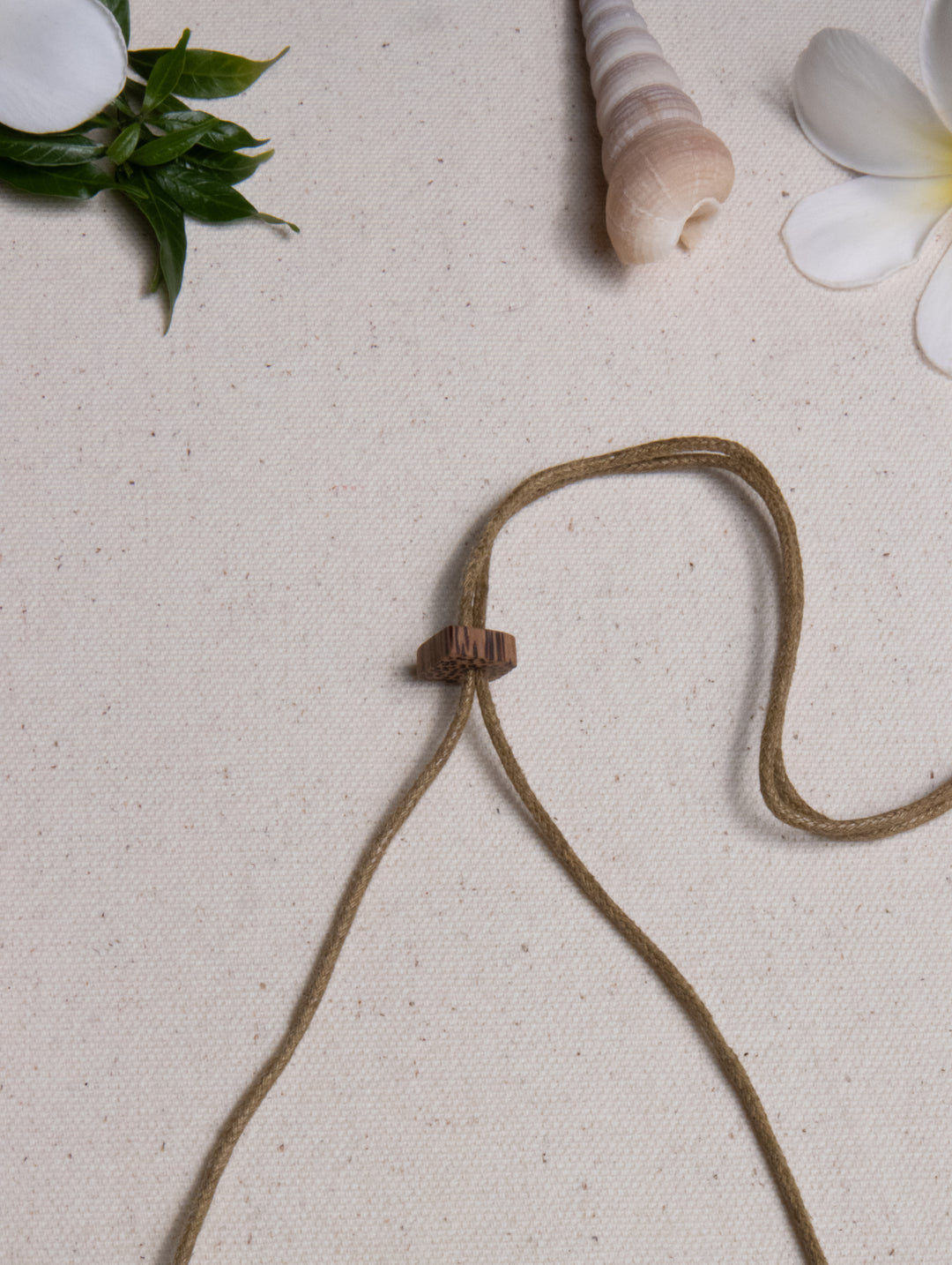 FLOAT BAR NECKLACE
