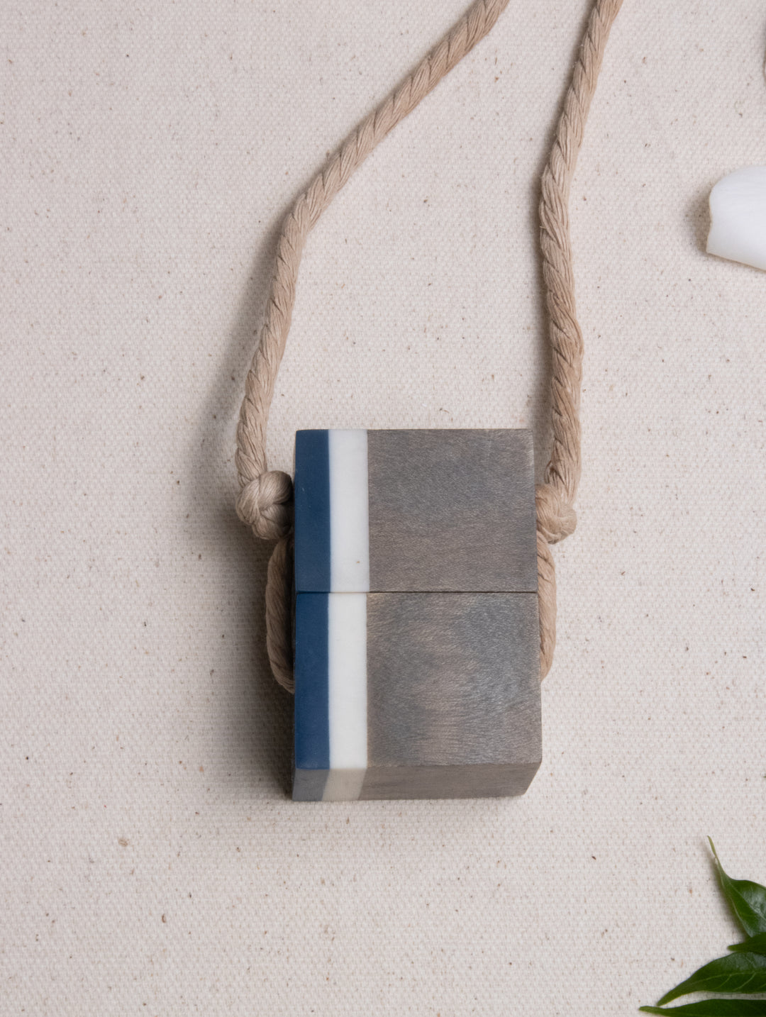 BLOCK LINE NECKLACE