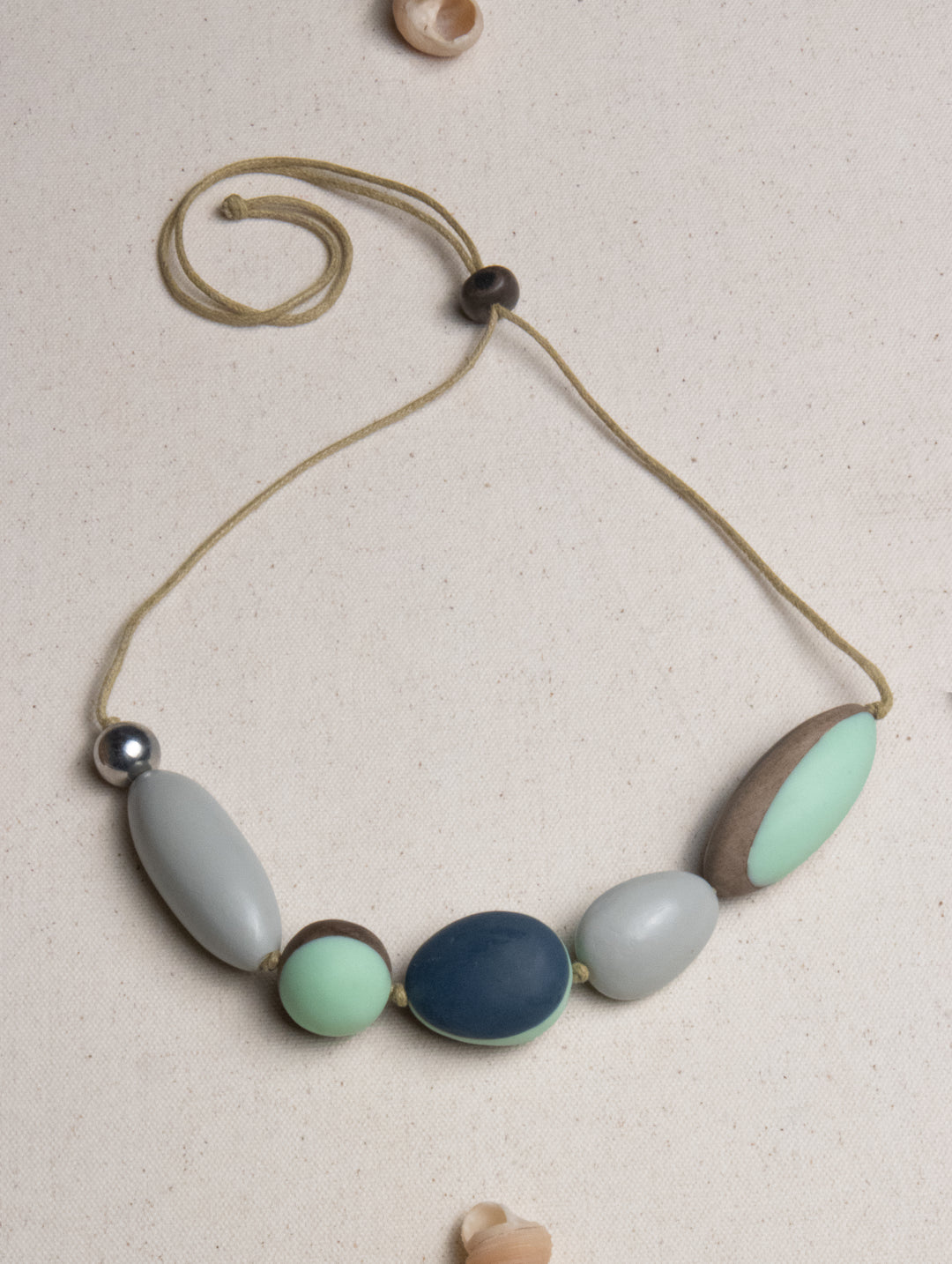 PEBBLE CURVE NECKLACE