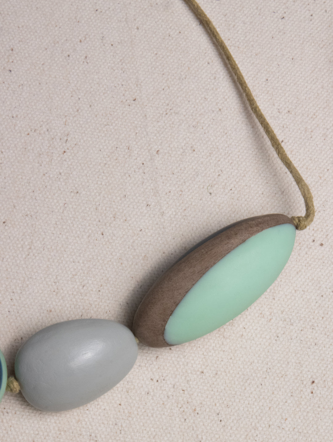 PEBBLE CURVE NECKLACE
