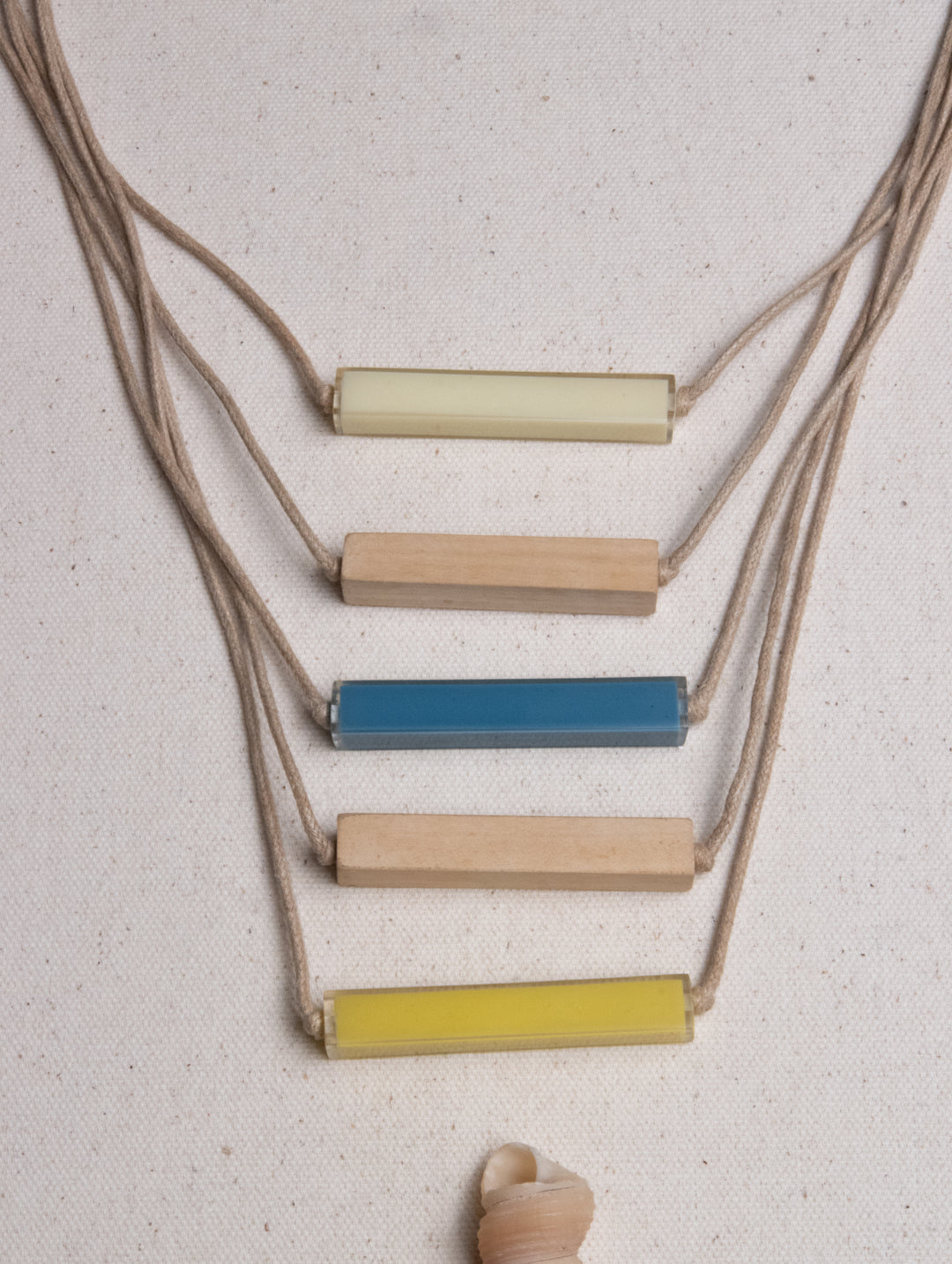 LINE CHANNEL NECKLACE