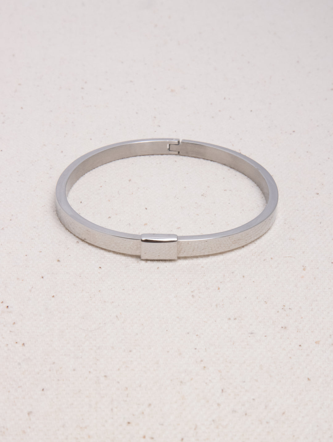 LINE LOCK BRACELET