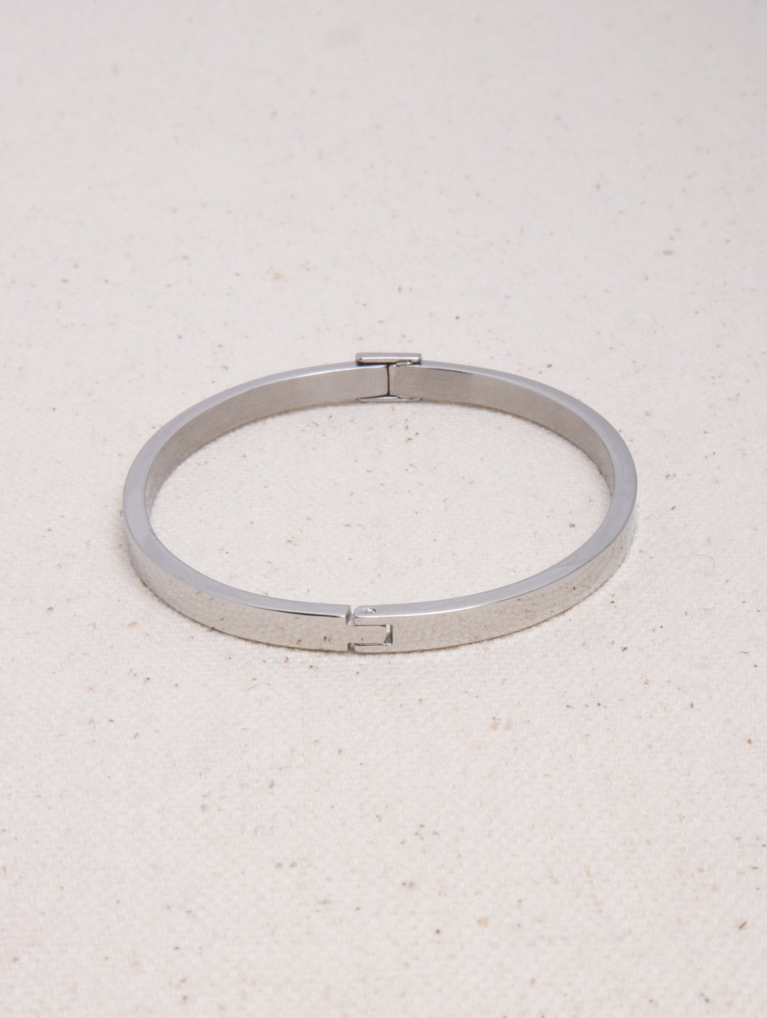 LINE LOCK BRACELET