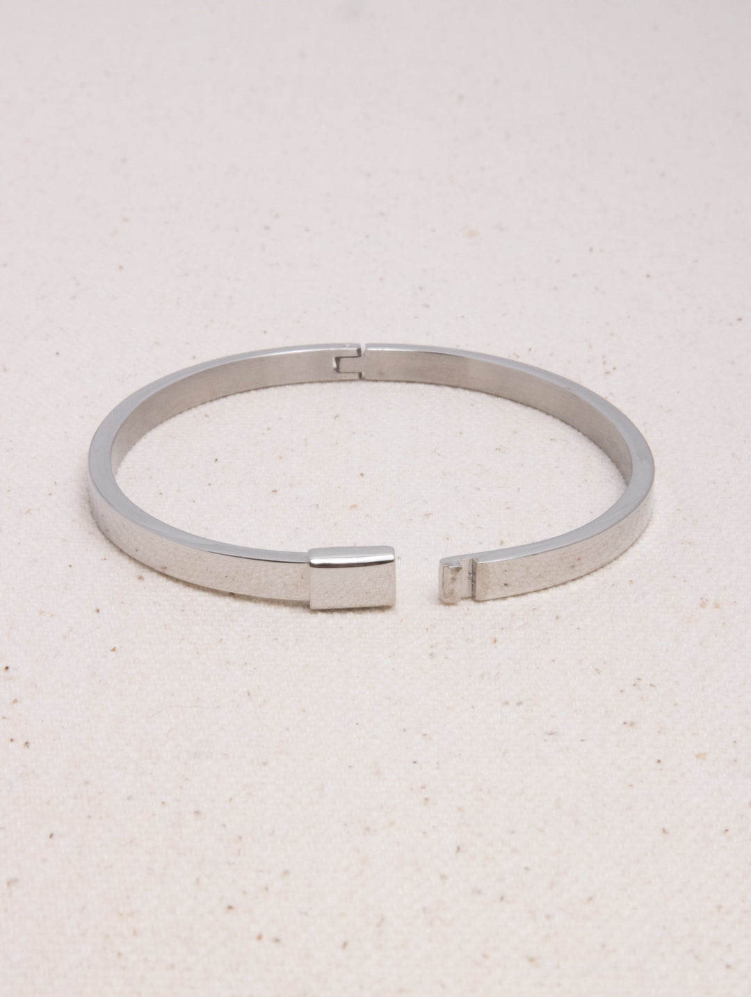LINE LOCK BRACELET
