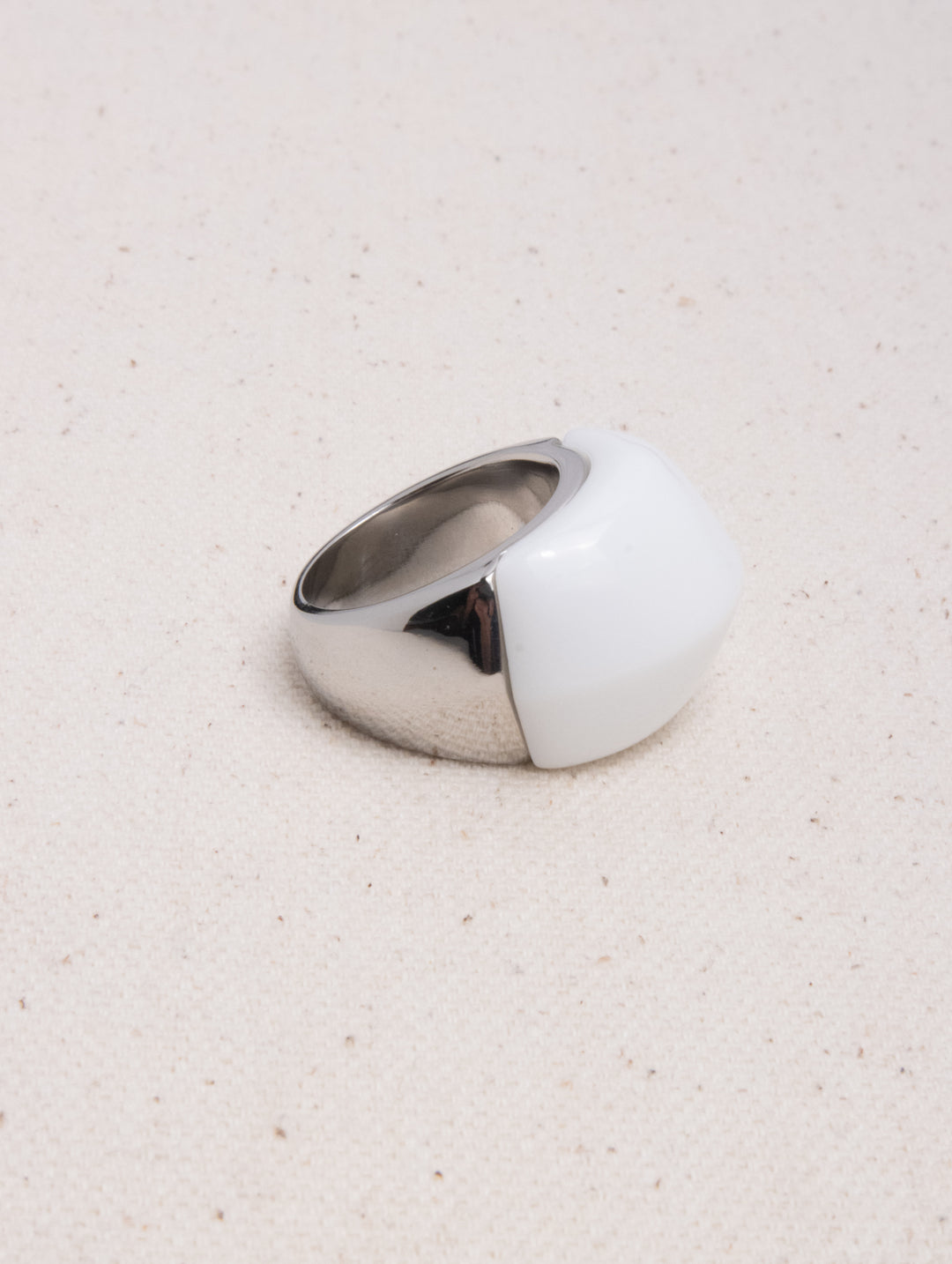 BLOC WHITE RING